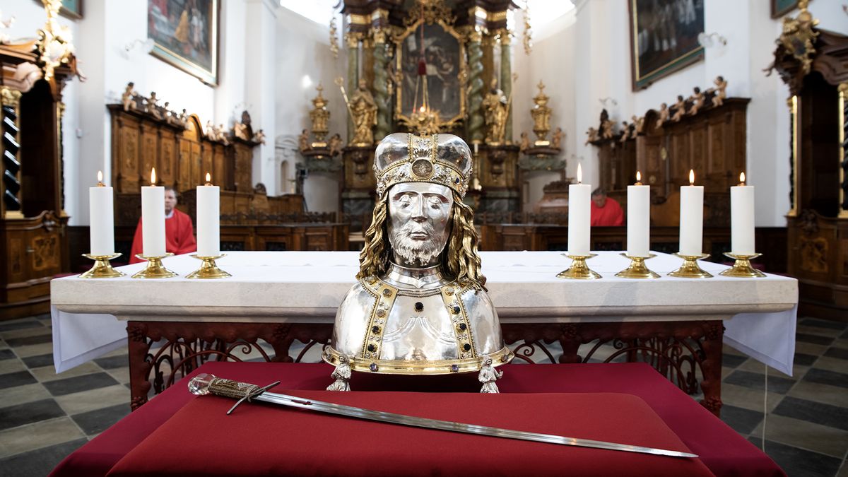 Obrazem: Pouť za mečem svatého Václava přilákala známé tváře